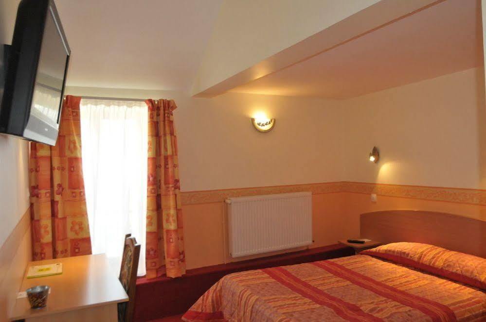 Logis Hotel Le Val De Vence Launois-sur-Vence Luaran gambar
